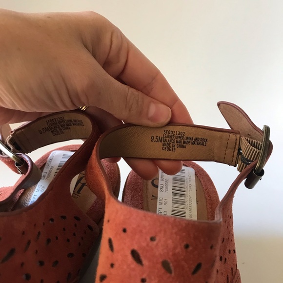 NEW✨Söfft • Red Suede Cutout Heel with Backstrap - Picture 8 of 9